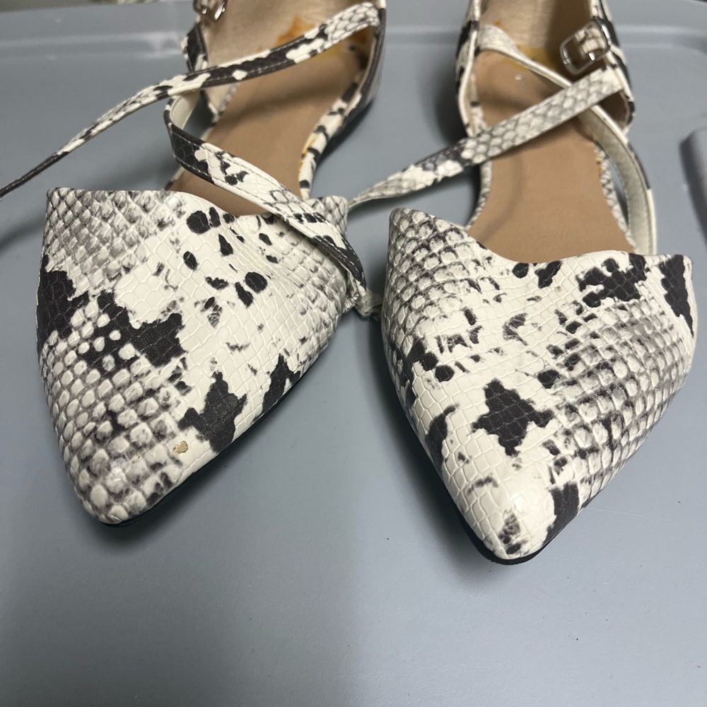 Stylish Black and White Snakeskin Women's Shoes